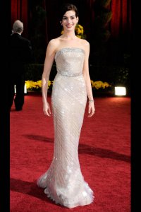 hbz-100-best-dresses-2009-Anne-Hathaway-sm