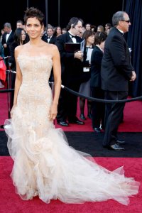 hbz-100-best-dresses-2011-Halle-Berry-sm